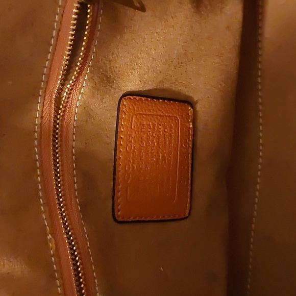 NOT FOR SALE Beautiful NWT Coach Field Tote - Picture 10 of 17